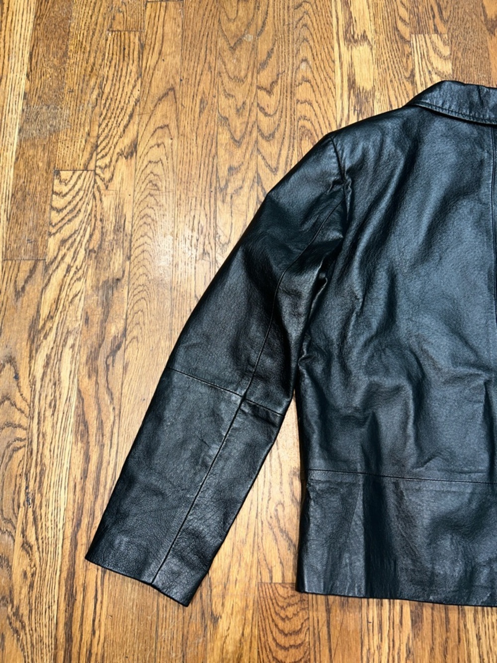 Clio Women’s Black Leather Bomber Jacket with Zip Front - Picture 6 of 11